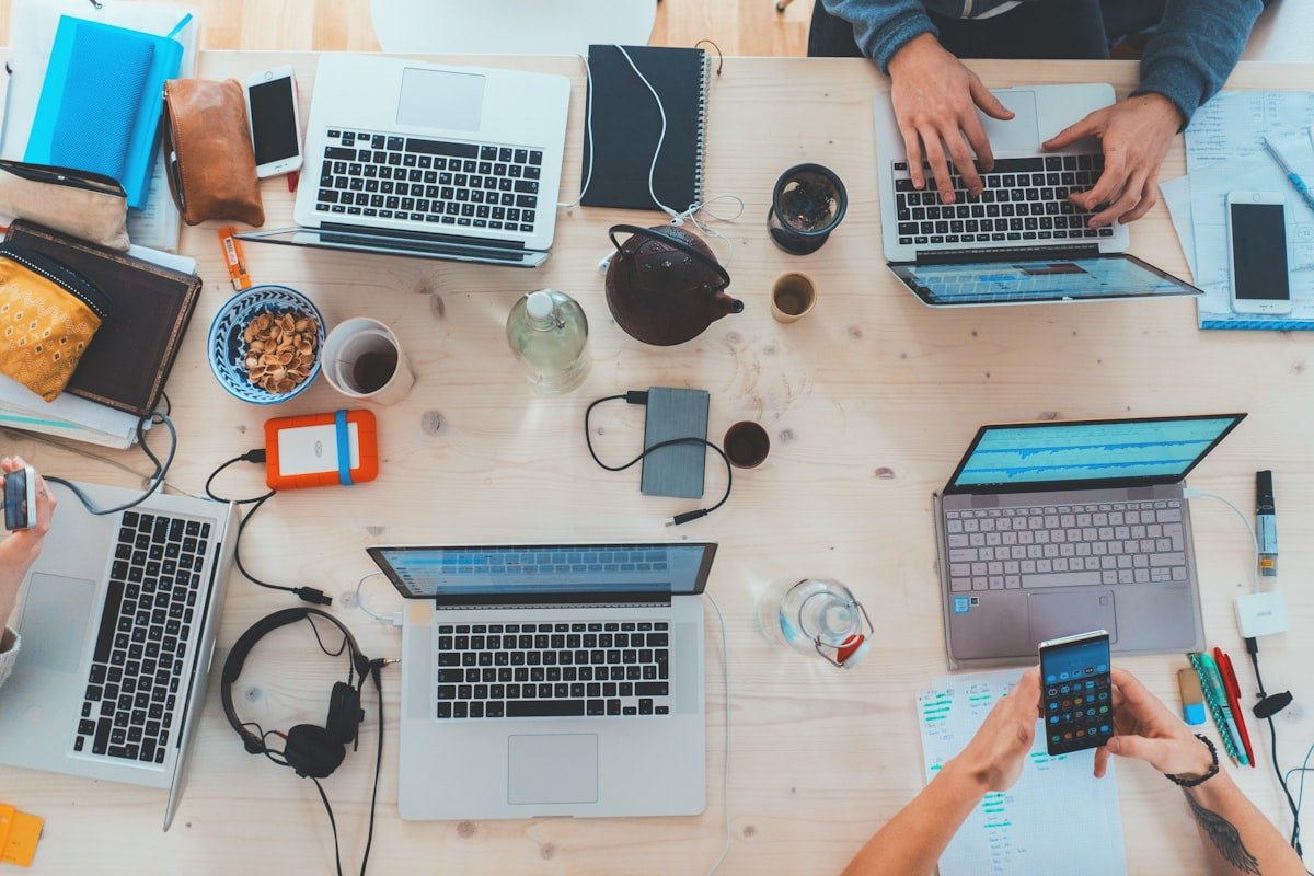 OnePage helpdesk support representative assisting a client
