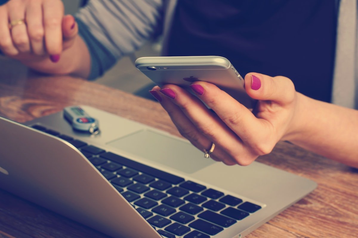 Phone and envelope representing OnePage's contact channels